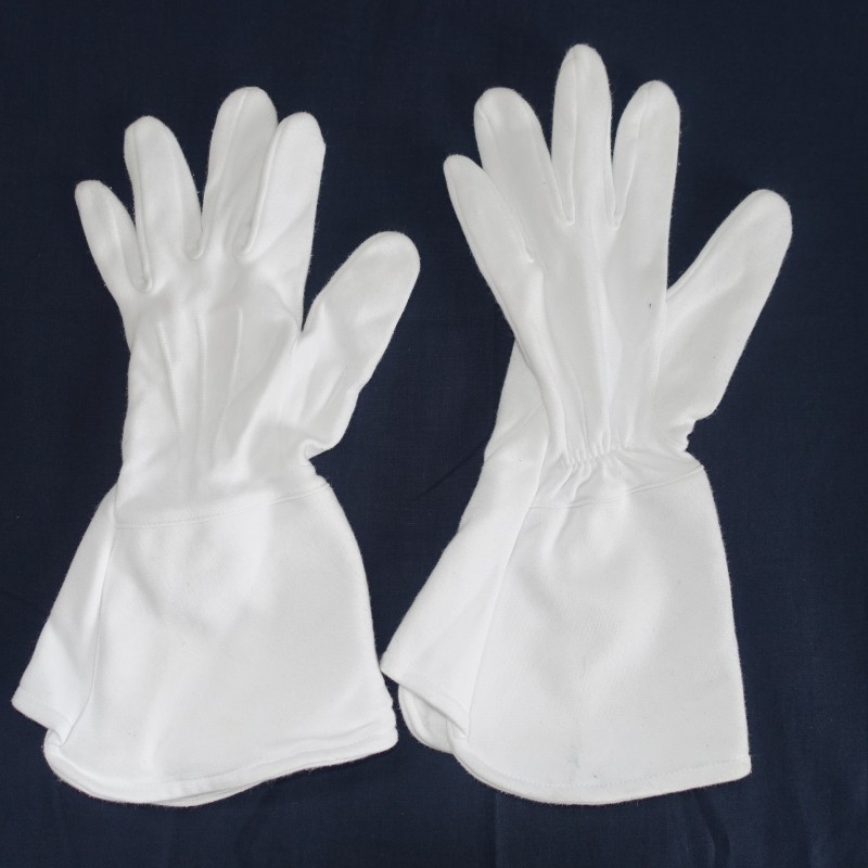 Gants blancs porte drapeau